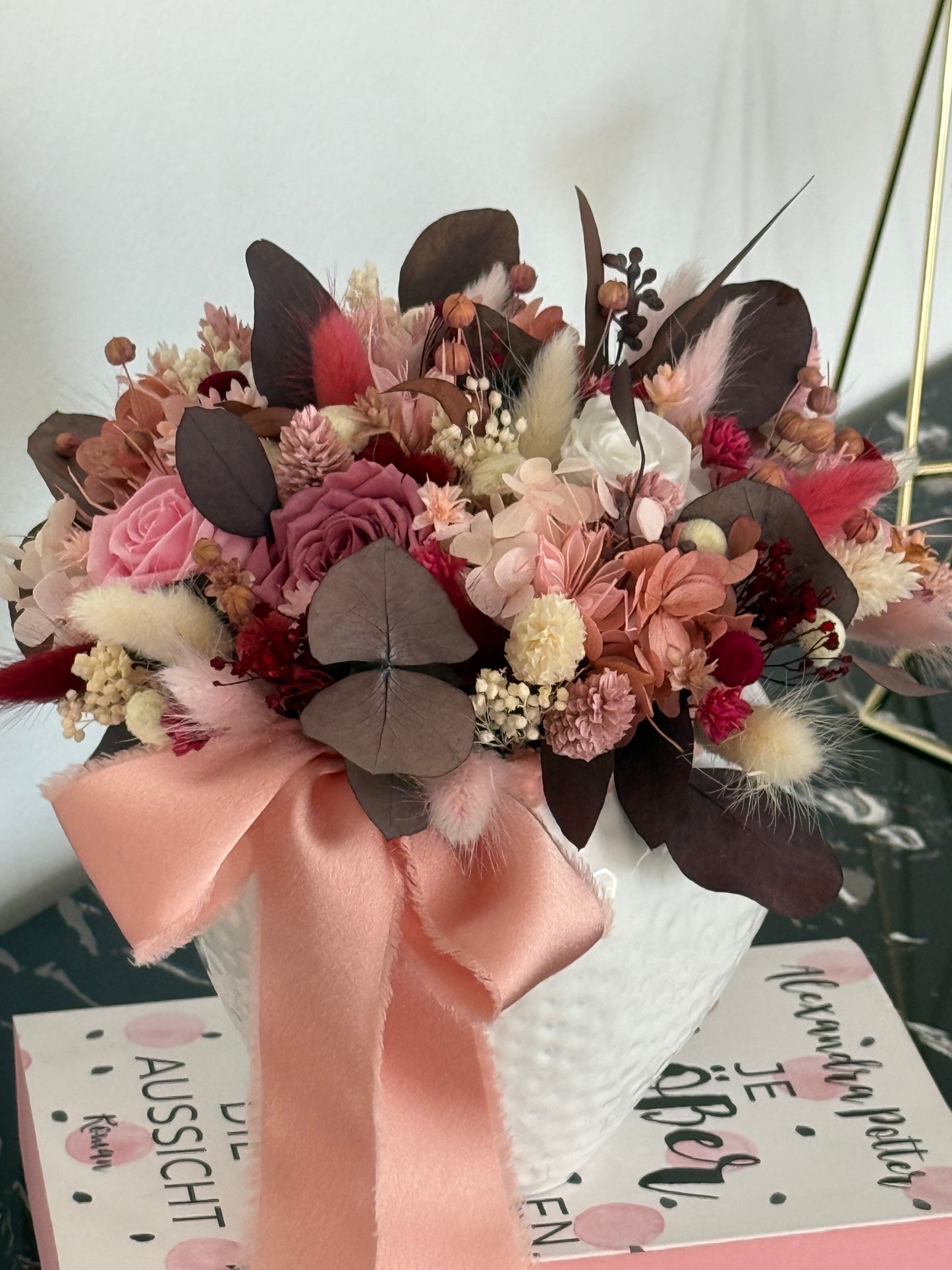 Dominika Centerpiece